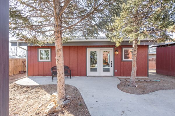 Exterior photo of a new build that optimizes space for a comfortable and efficient living pace. Utilizes nature and outdoor space to optimize comfort.